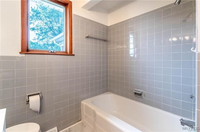 Photo - 130 Alberta Dr