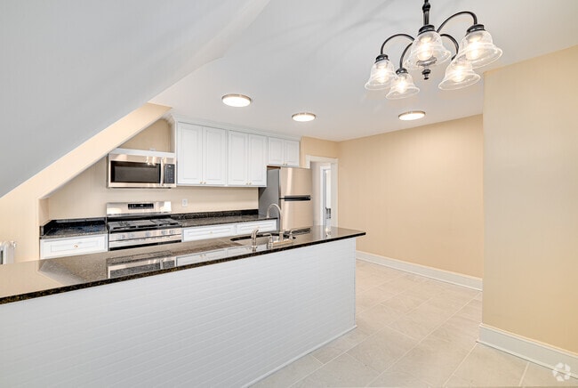 5BR, 2BA - 2,200SF - Kitchen