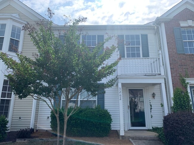 Building Photo - Spacious Townhome located in the "Willomer...