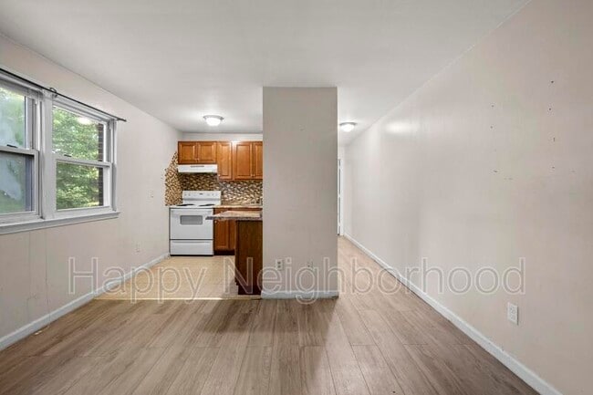 Photo - 451 Divinity St