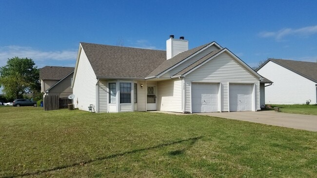 Building Photo - 3266-3268 E. Longfellow Crt. Unit 3268