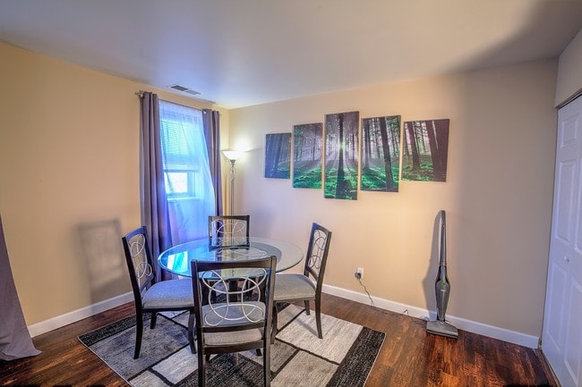 Photo - Gates at Forest Park