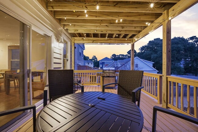 Coastal Calm in Ocean View (4 Bed, 3.5 Bath Condo)