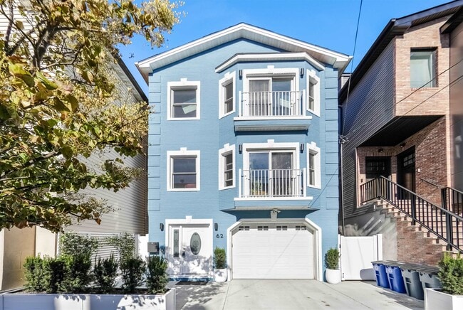 Building Photo - 62 Hutton St Unit 2