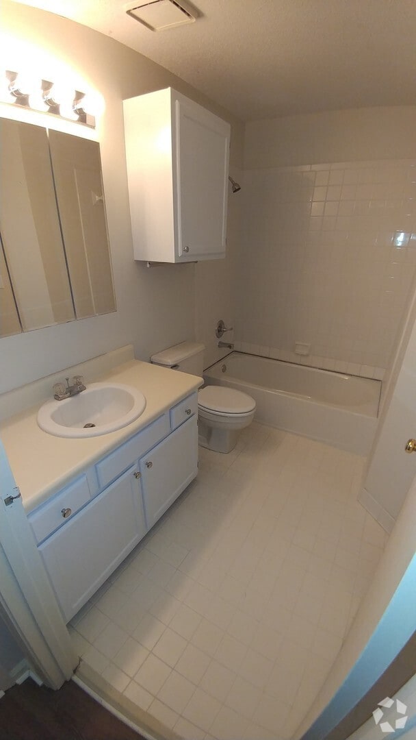Building Photo - Nice 2 bedroom 2 bath condo - Great Location