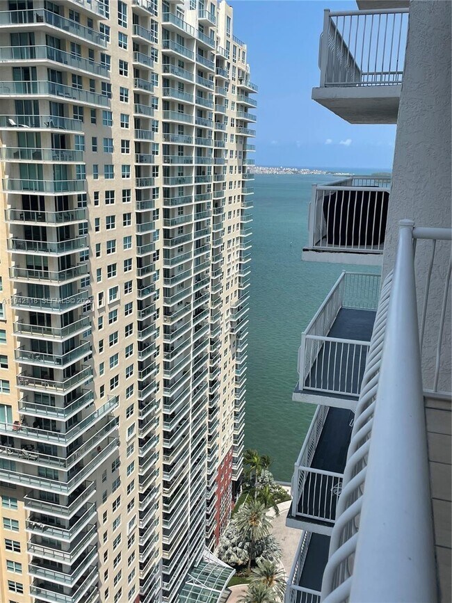 Building Photo - 1200 Brickell Bay Dr Unit 3104