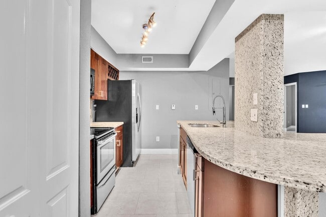 Photo - 2881 N Oakland Forest Dr Unidad 309