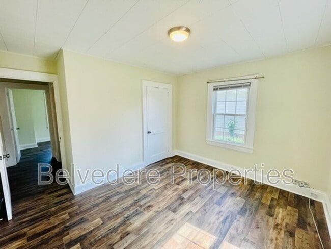 Photo - 810 Elwell Ave