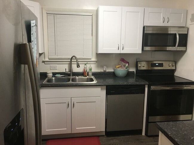 Photo - Two Bedroom Apartment with Fenced Backyard in Lafayette Duplex