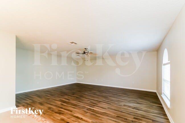 Photo - 2130 Aitkin Loop