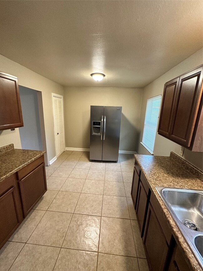 Photo - 5758 Belneath St