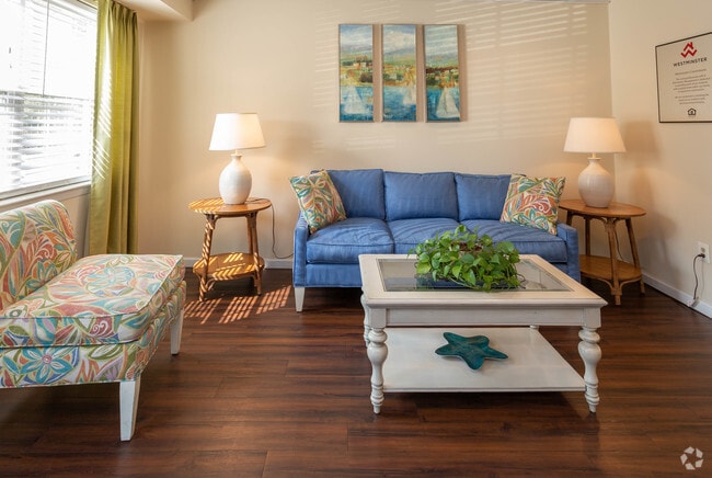 3BR, 1BA - 980 SF
