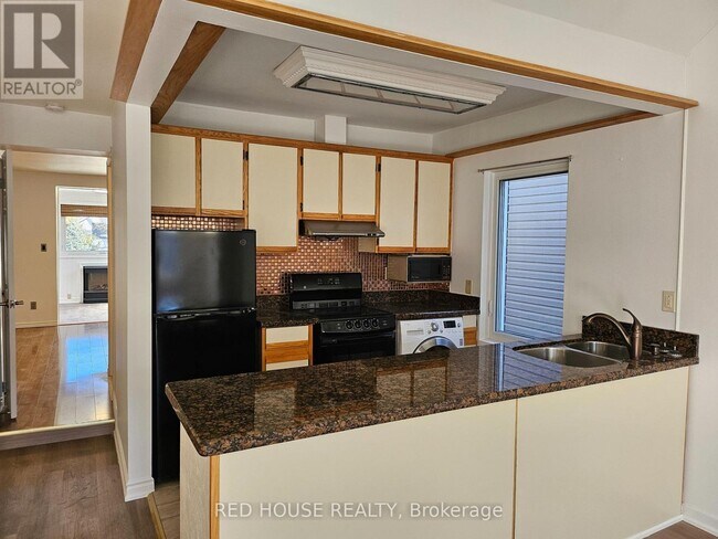 Photo - 37 Connaught Ave Unité Upper