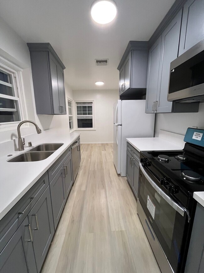 Photo - 11010 Condon Ave