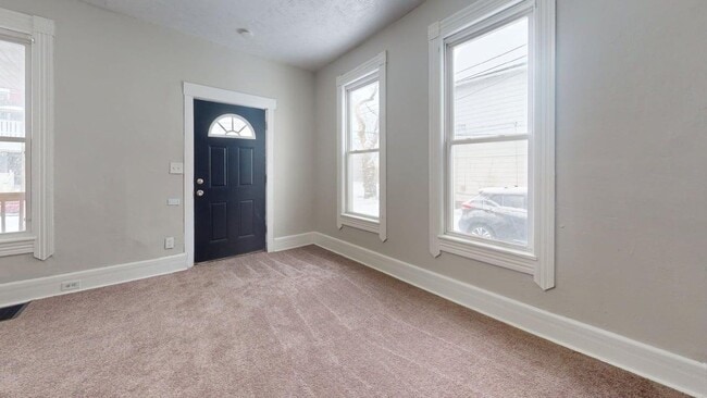 Photo - 3130 W 30th St Unidad 3130 W 30th St Down