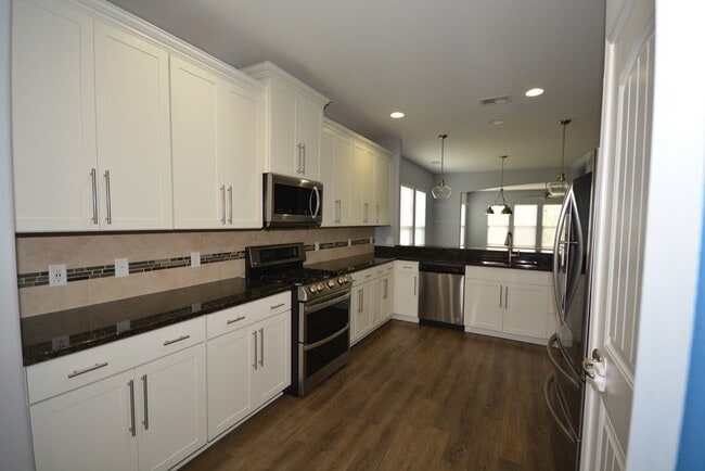 Photo - "Luxurious 5-Bed in, Pooler!"