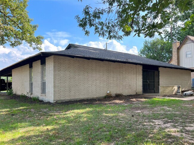 Building Photo - 401 Oakhill Dr Rental