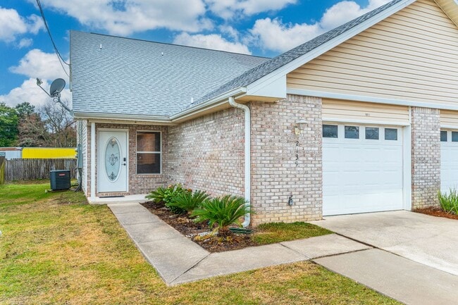 Building Photo - 3 Bedroom in Navarre!!