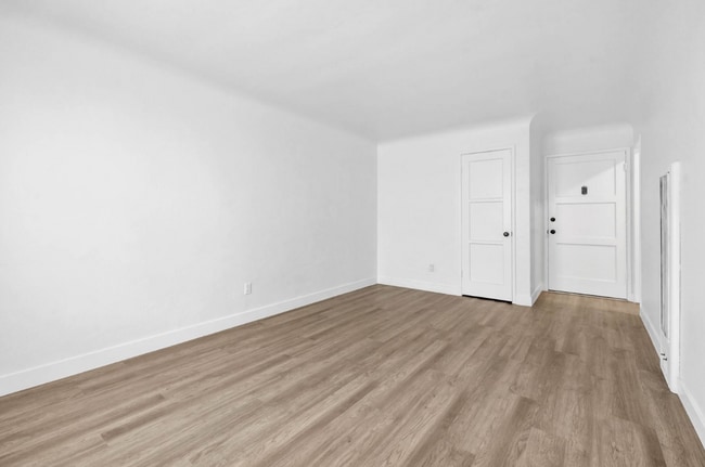 Photo - Newly Renovated Studio on 2nd Street- Steps to Alamitos Beach Unidad 3207-07