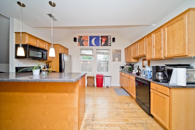Photo - 3814 N Marshfield Ave Unit Top floor beauty