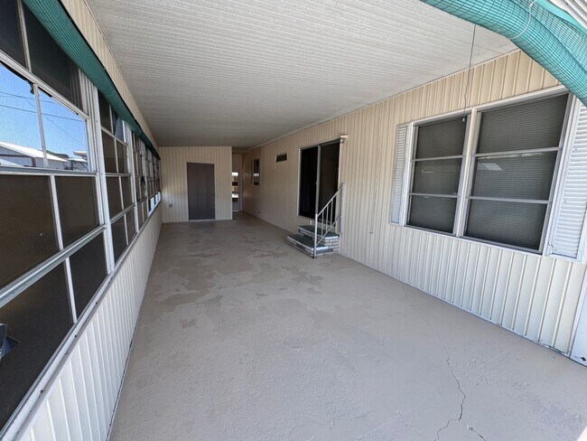 1111 49th Ave Terrace W
