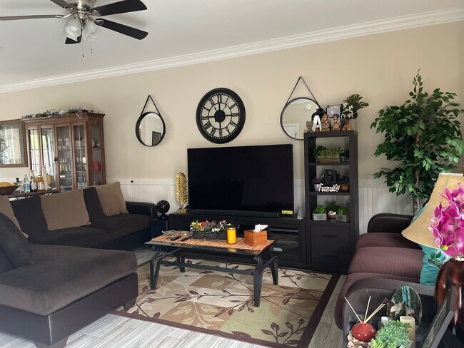 Photo - 1002 Enterprise Dr