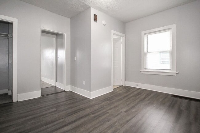 Building Photo - 3104 Seymour Ave Unit 3104 Seymour Ave downstairs
