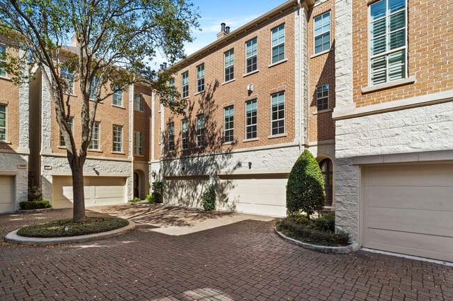 Photo - 2174 Briarglen Dr