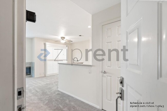 Photo - 425 Navaro Way