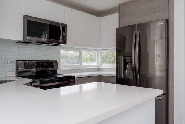 Photo - 8041 Harding Ave Unidad 101