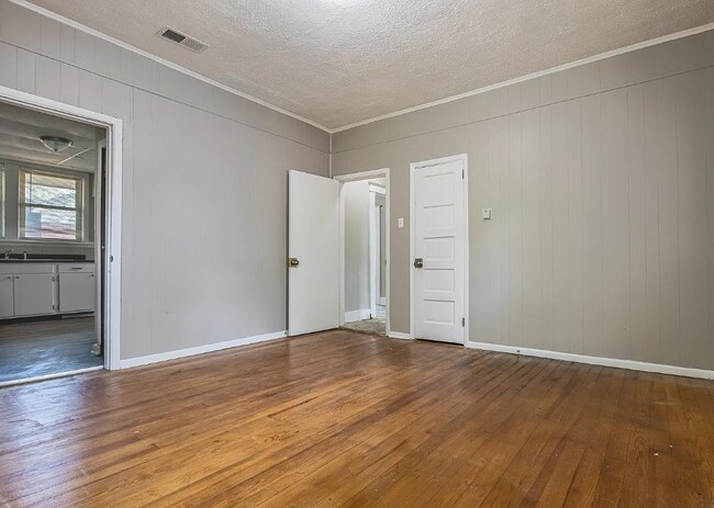 Photo - 666 E Gage Ave