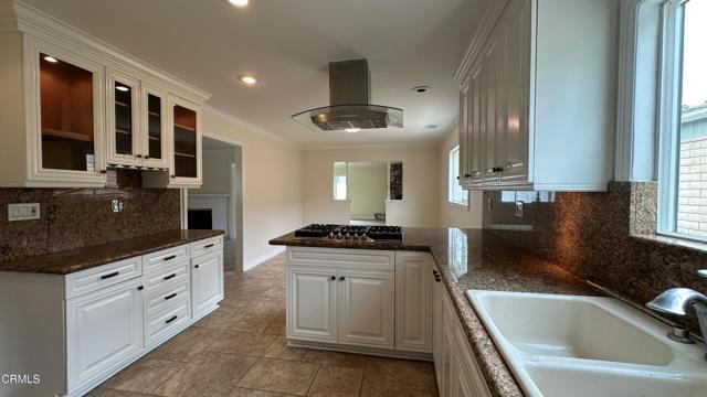 Photo - 653 Willowgrove Ave