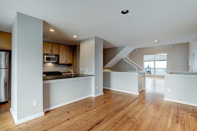 Photo - 835 Saulnier St