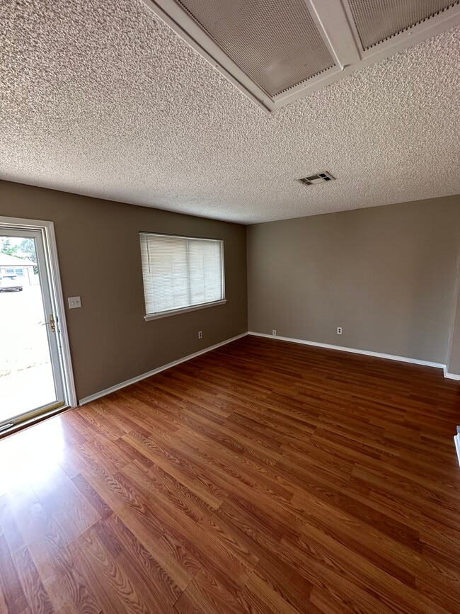 Photo - 620 N Janeway Ave