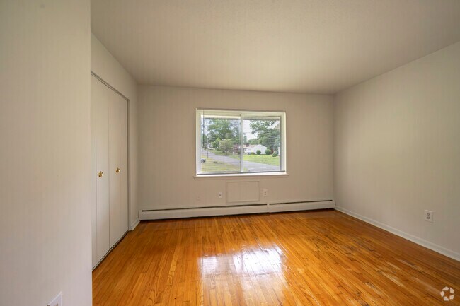 2BD, 1BA - 960 SF - Redstone Gardens - Bedroom