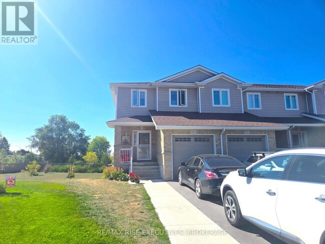 Photo - 949 Blossom St