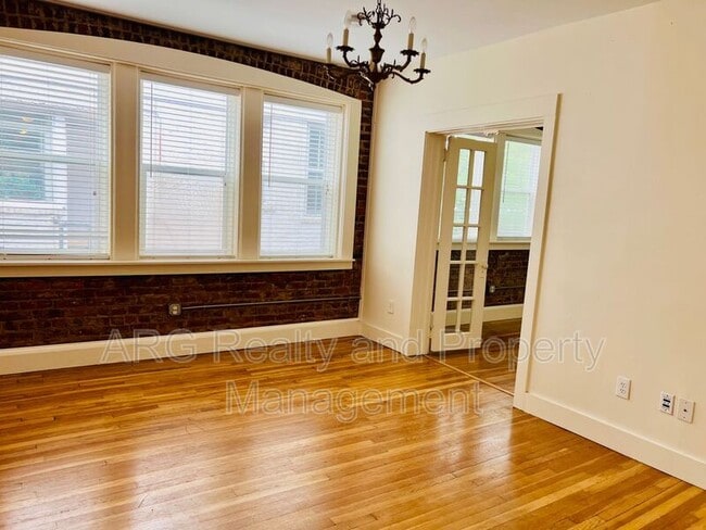 Photo - 373 Moreland Ave NE