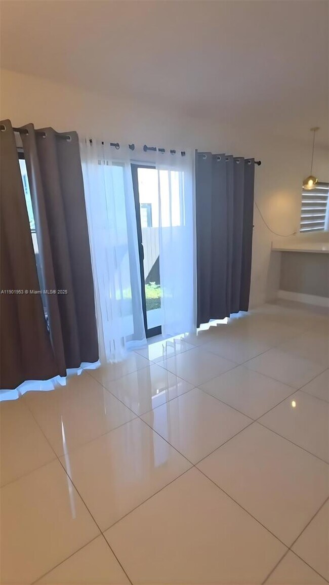 Photo - 206 NW 11th Ct