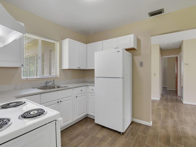 Photo - 7502 Pacific Ave