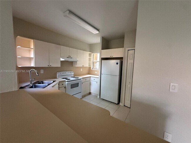 Photo - 656 SW 11th St