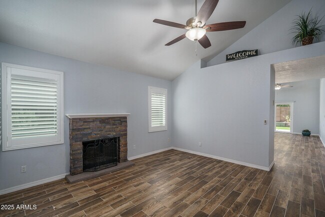 Photo - 6820 S Roosevelt St