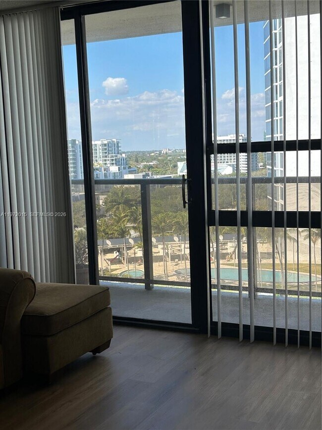 Photo - 600 NE 36th St Unidad 1519