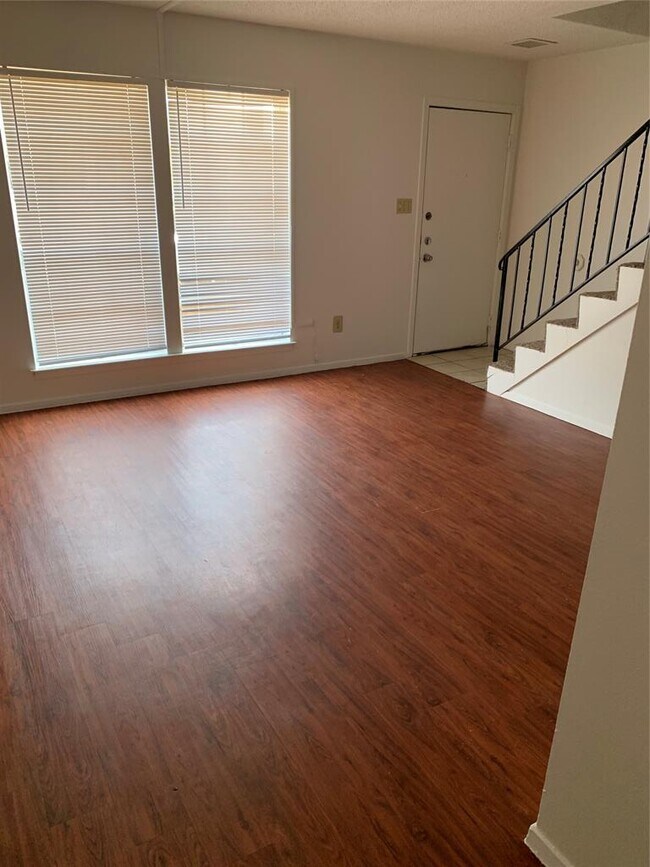 Photo - 8112 Sonnet Ave