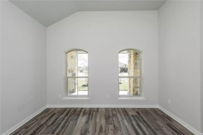 Photo - 5118 Leaning Tree