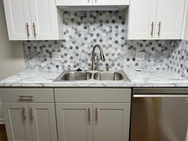 4523 W Bancroft St Unit 49
