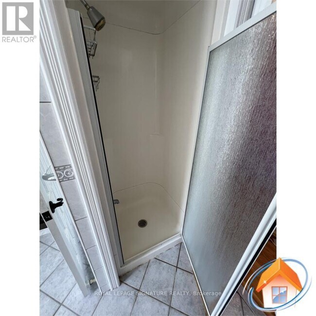 Photo - 72 Whitehorn Crescent