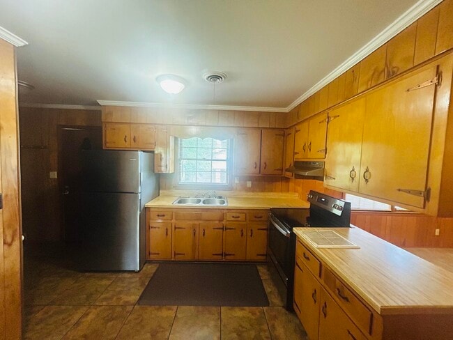 Photo - 905 Eisenhower Dr