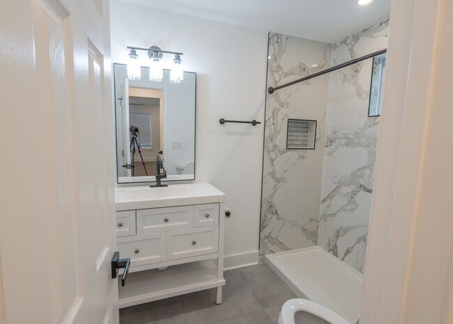 Photo - 3822 Bakers Ferry Rd SW