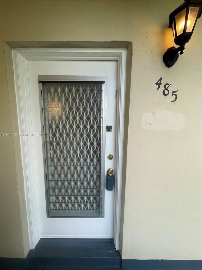 Building Photo - 485 Flanders K Unit 485