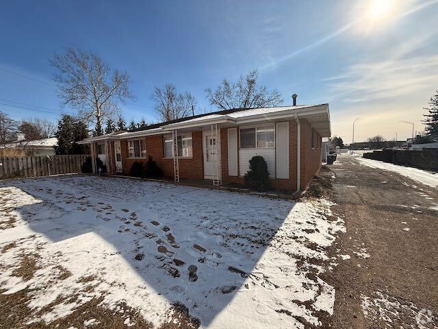 Building Photo - Duplex unit w attached garage Rental